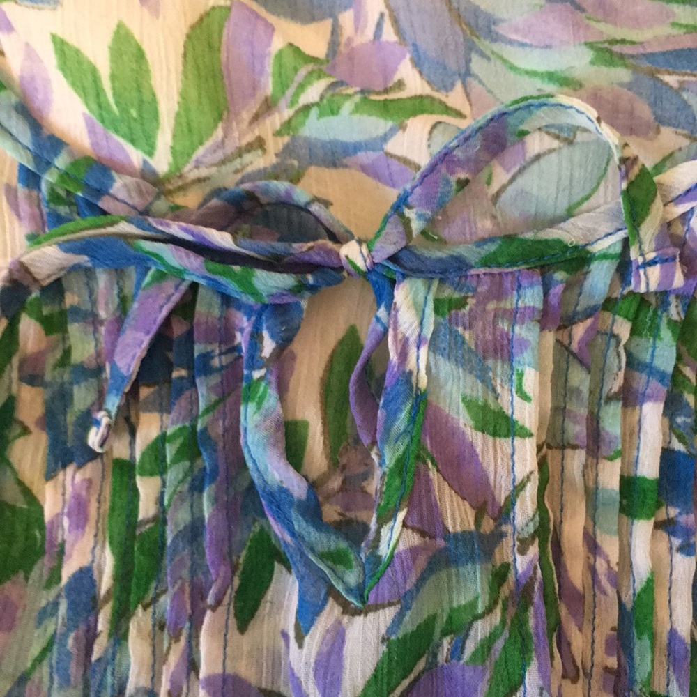 FREE Floral blouse - Picture 5 of 7